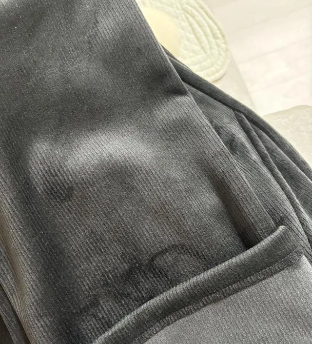 따뜻하고 좋아요 다만 160인 저에겐 많이 길어서 수선해야함