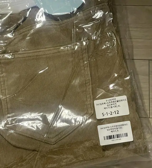 아이보리를 시킨다는걸 베이지로 잘못시켰는데 휘뚜루마뚜루 예뻐요! 정말 따뜻하고 좀