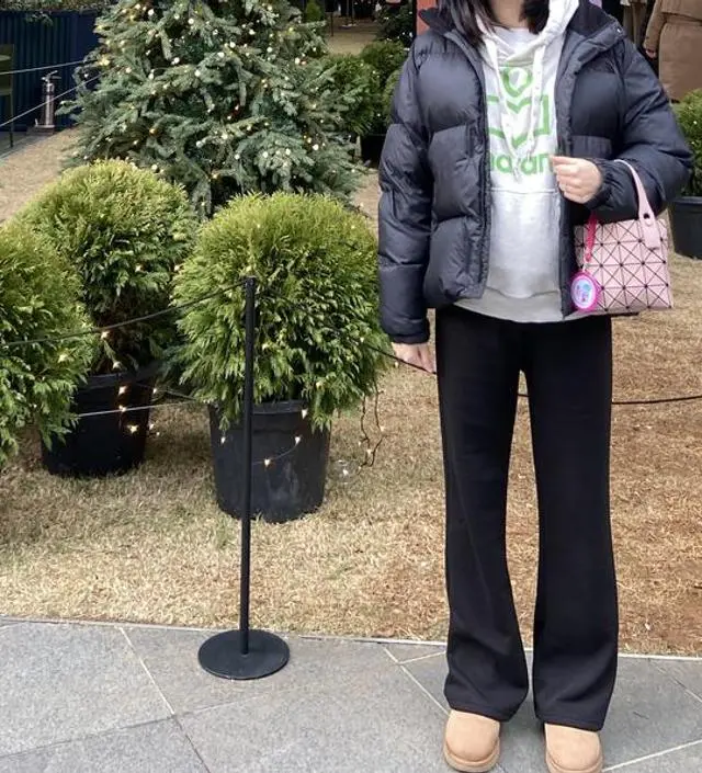 두껍지않고 은근 얇은데 밍크털이 너무 부들부들해서 좋아요!
