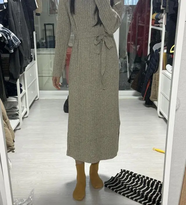 옷 너무 부드럽고 맘에 들어요~ 여기 위에 핸드메이드 코트 입으면 딱이더라구요 여성스