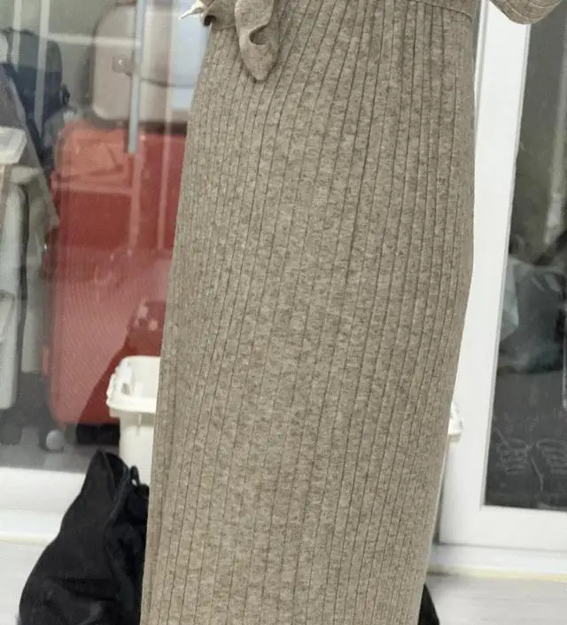 옷 너무 부드럽고 맘에 들어요~ 여기 위에 핸드메이드 코트 입으면 딱이더라구요 여성스