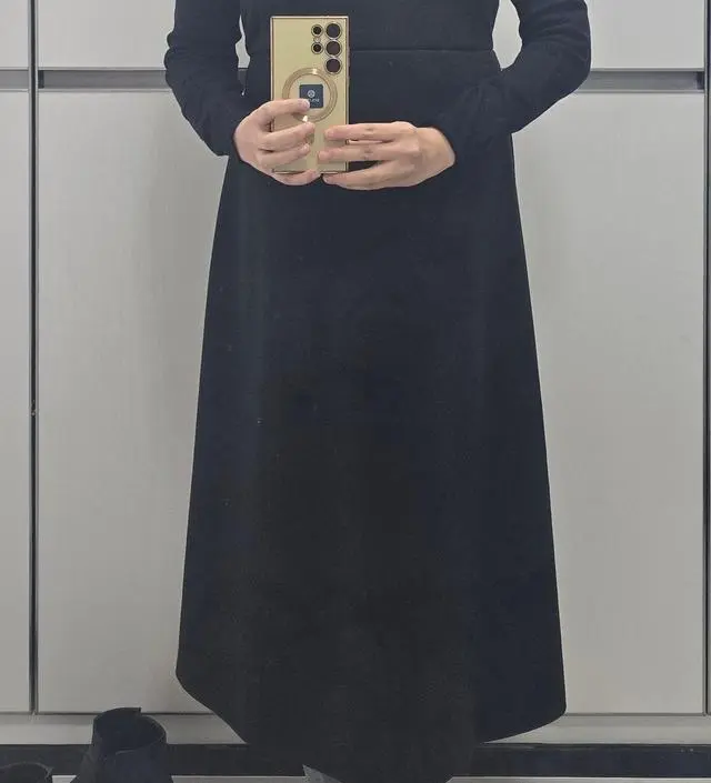 처음 받자마자 도톰하고 부드러운 원단에 놀랐는데 옷 접혀있던 곳이 우유 흘린 얼룩 처