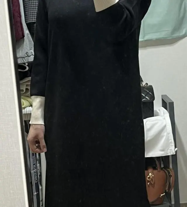 실물이 더 예쁘고 만족스러운 원피스네요! 카라가 커서 얼굴도 작아보이고, 디자인 때문