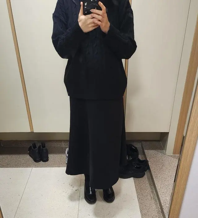 루즈핏이라 여유있고 배덮는 기장이라 바지나 스커트 여기저기 입기 좋네요 휘뚜루마뚜