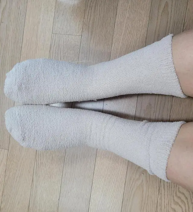 색상별로 주문했는데 베이지색이 가장 이쁘네요ㅎ 따뜻하고 좋아요 다른 수면 양발은 구
