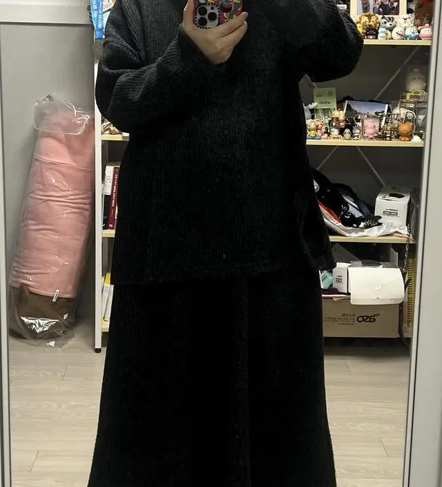 편하고 좋아요 둘레도 넓고 품이 커서 좋아요 생각보다 조금 얇다고 생각했는데 따뜻해