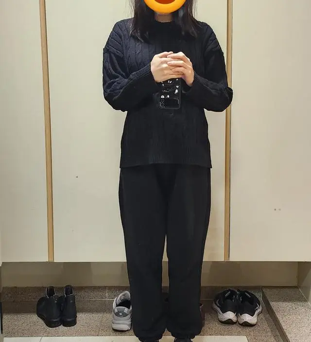 입자마자 부들부들 편하네요~ 기모가 과하지도 않고 딱 적당히 들어있어서 편안하네요 