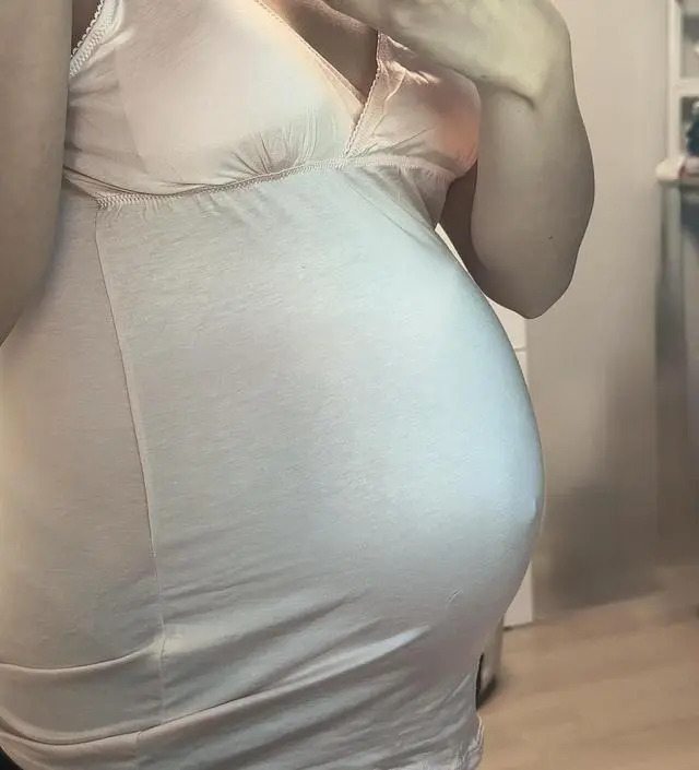 만삭이라 큰사이즈로 구매했는데 배부분도 여유롭고 너무편해요~ 조리원 가져가려고 구