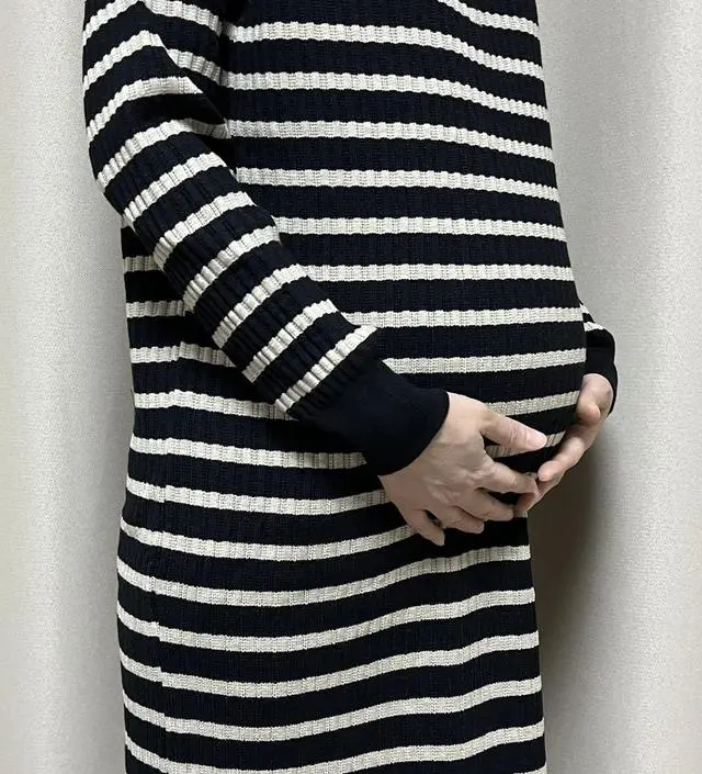 배가 커지니까 임부복 바지도 불편해서 고민하다 산 원피스인데 편하고 마음에 들어요