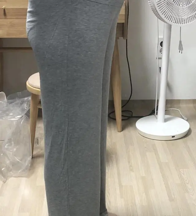 165인데 기정 딱 좋네요ㅎㅎ 배부분도 안쫄리고 좋아요 휘뚜루마뚜루 잘입을 것 같아요