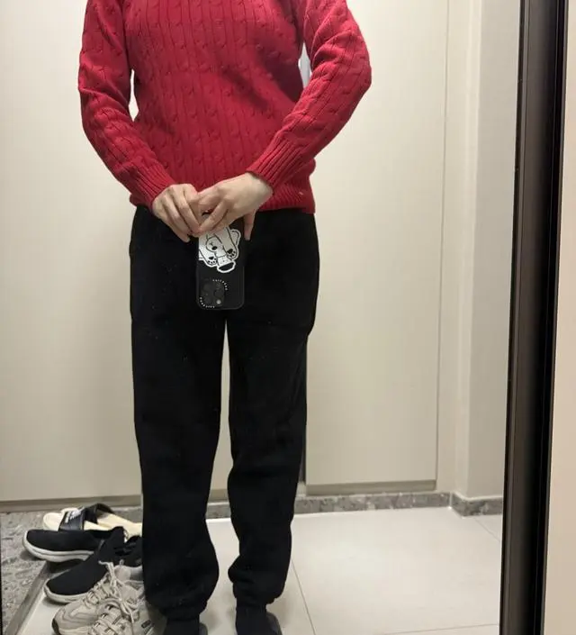 기모 없는 버전 잘 입었어서 기모 있는 버전으로 다시 구입했어요. 두텁고 따스합니다.