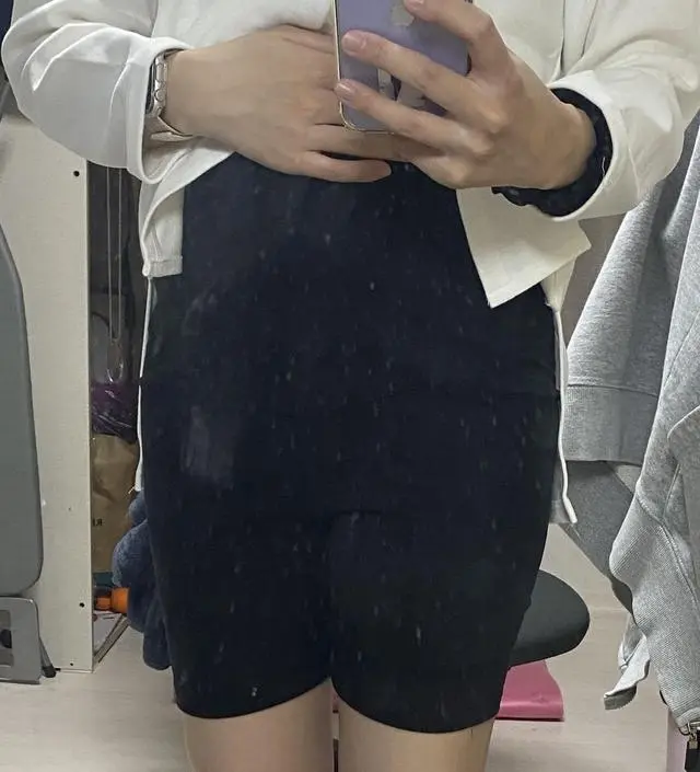 임신하고나선 치마를 많이 입는데 겨울용 속바지 평소 입던건 너무 쫄려서 임산부용 샀