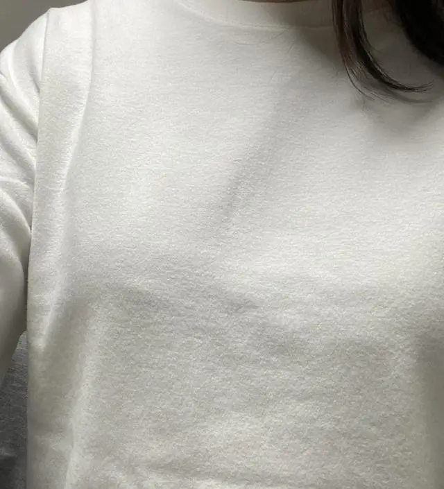 무난하게 입을수있는 쫀쫀한 티예요
