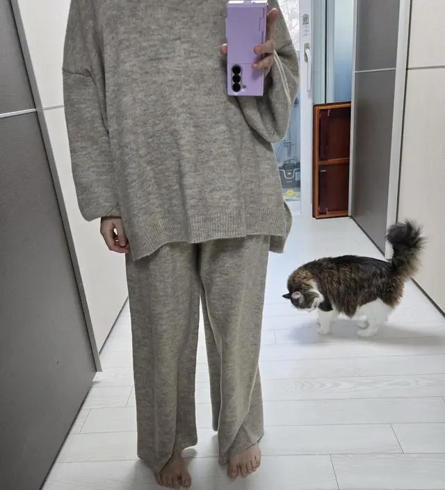 바지길이가 조금길어용 수선해서 입어야할것같아여 근데 따뜻하고 옷이 세트로 귀엽고 