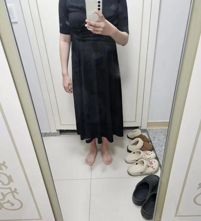 촉감도 부드럽고 만삭촬영옷으로 입기에 예뻐요~
