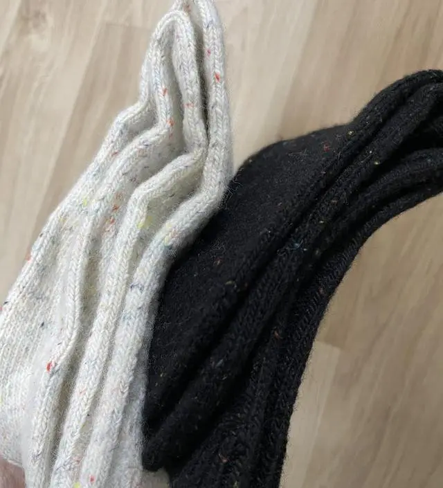 반타이즈 양말이랑 같이 신어도 전혀 불편함 없이 적당한 두께에요! 추운날 스타킹이나