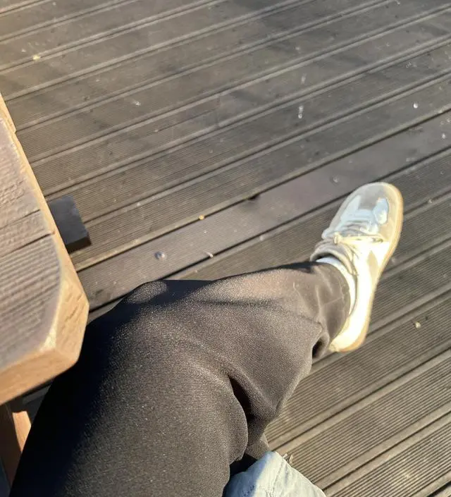 아직 임신 16 주라 라지가 크긴 큰데 나중에 배나와서도 편하게 입을 것 같아요. 바지 