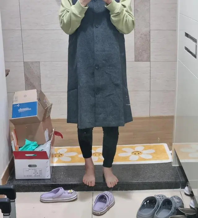 후기가 없어서 고민고민하다가 삿는데 너무이쁘고 귀여워요!!!! 옷도 두껍고 따뜻하고 