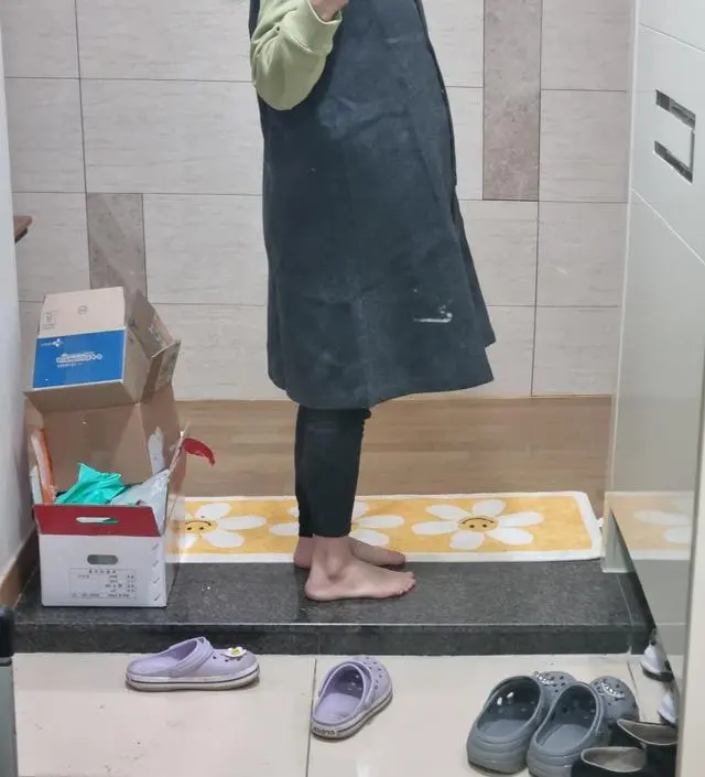 후기가 없어서 고민고민하다가 삿는데 너무이쁘고 귀여워요!!!! 옷도 두껍고 따뜻하고 