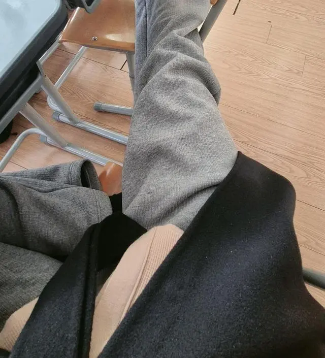 아이보리 색 산 이후로 너무 마음에 들어서 메란지도 사게됐어요! 지금 계절에 두께도 