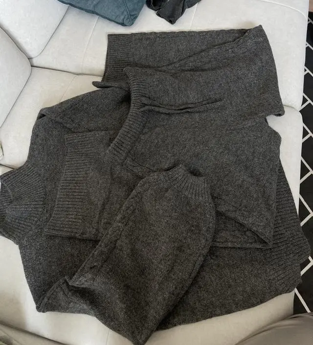 귀여워요. ^^ 임신 37주인데 딱 맞아요. 너무 좋아요. 겨울에 입기 좋은 따뜻한 두꺼운