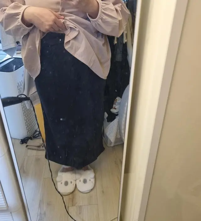 살짝 까끌한 니트재질이지만 오히려 이런게 탄탄하고 모양이 잘 안망가지니까 이상한 늘