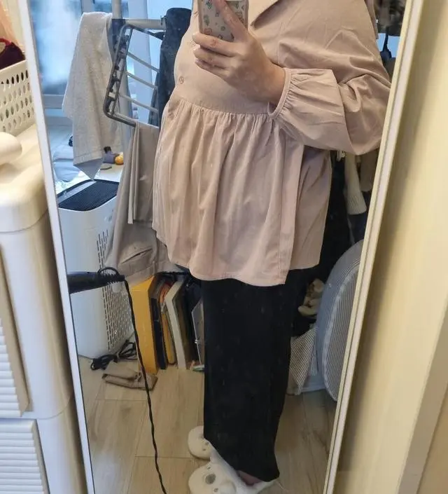 살짝 까끌한 니트재질이지만 오히려 이런게 탄탄하고 모양이 잘 안망가지니까 이상한 늘