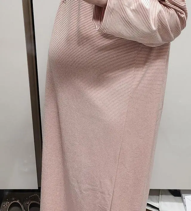 색은 톤다운된 갈색빛 도는 핑크색이고 제키가 167인데 무릎 좀 밑에 와요~~