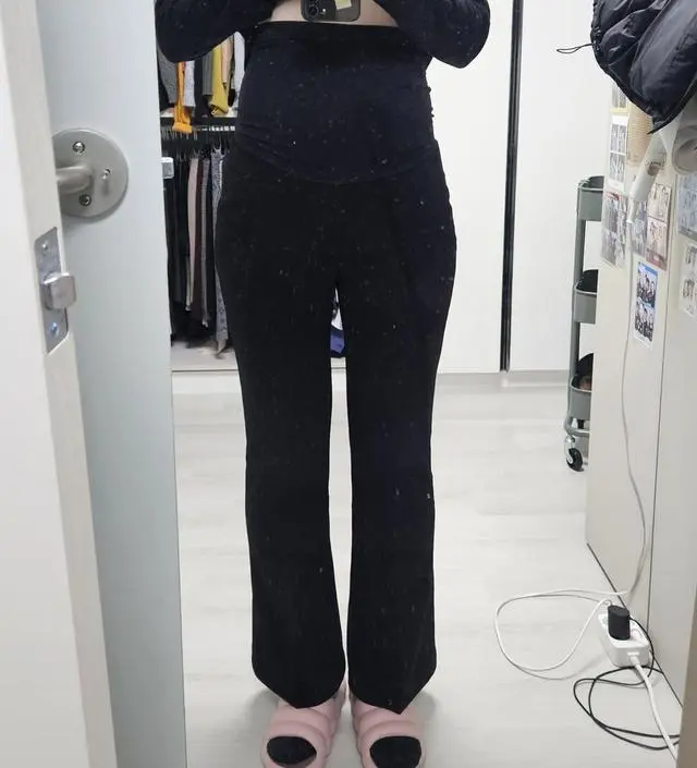 원래 입던 바지들이 점점 작아져서 단추를 풀고 입었는데..
