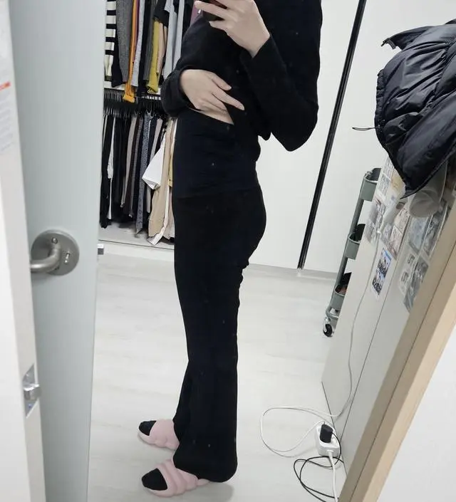 원래 입던 바지들이 점점 작아져서 단추를 풀고 입었는데..
