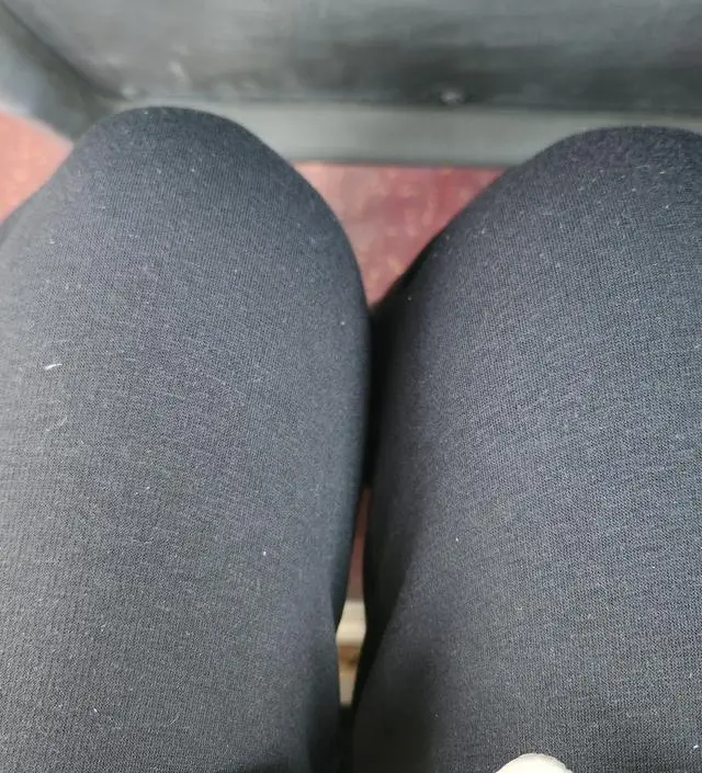 길이도 적당하고 약간 도톰해서 좋아요. 배부분도 헐렁해러 오히려 더 편하게 잘 입고 