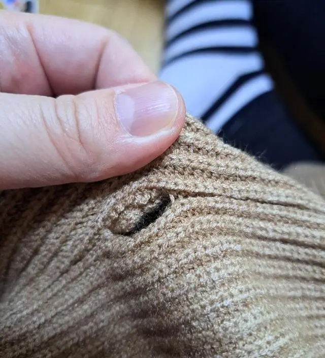 옷은 리뷰대로 무거운데 핏도 좋고 편하게 잘입을것같아요
