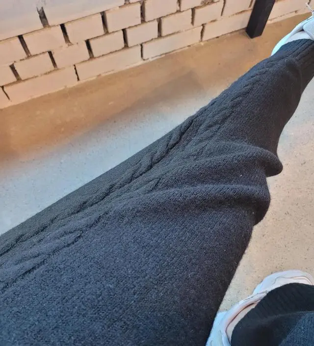 소재도 부드럽고 신축성이 좋아요 니트에 부드러움 촉감도 좋구요 니트꼬임무늬도 이뻐