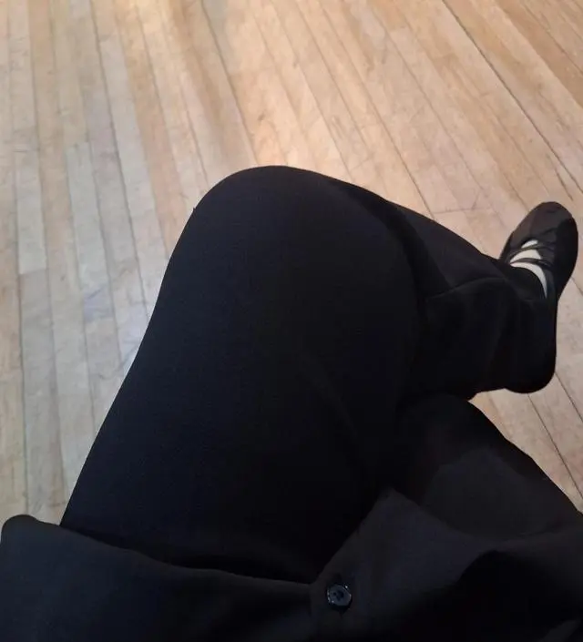 진짜 편하긴하네요 ㅎㅎ기모있는거 없는거 둘다사서 입었어요^^ 저는 정장을 입어야하는