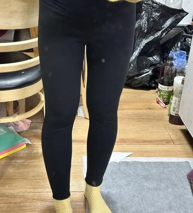 안에기모라 입으면 밑위가 조금짧은것같긴해요~
