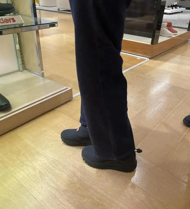 5개월차 임산부인데 너무 잘입고 있어요!!!!!! 진작살걸!!! 거의 매일 입네요 ㅎㅎ