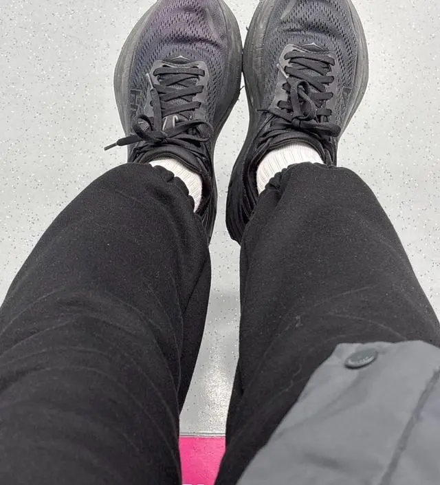 바지가 엄청 부들부들하고 따뜻하고 편하네요!! 이거 입고 운동해도되겟어요 아주 추천