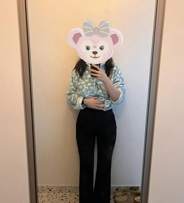 이거 너어어어무 좋아요!! 핏이 진짜 예쁘고 기모가 있어서 따숩고 ㅜㅜ 이따 뷔페갈건