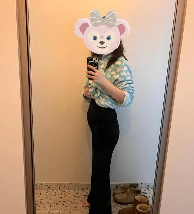 이거 너어어어무 좋아요!! 핏이 진짜 예쁘고 기모가 있어서 따숩고 ㅜㅜ 이따 뷔페갈건