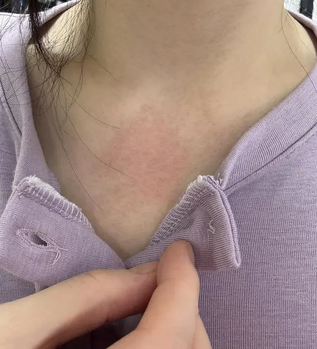 옷 이뻐요~ 컬러도 마음에 들고 가벼운 거 치고는 생각보다 따뜻해요
