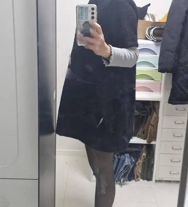 옷이 이쁘네요~ 배도 별로 안나온것처럼 보이고 
