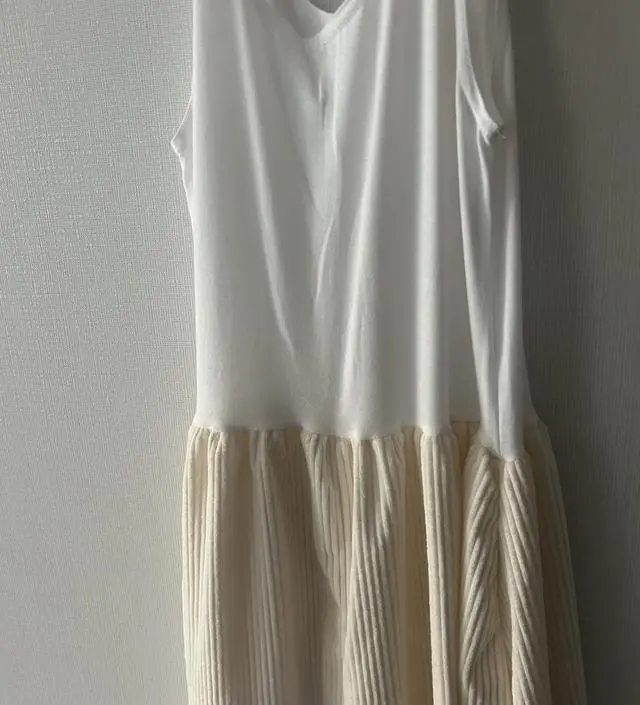 위에 부하게 보이지않게 나시로 선택한게 베스트인거같아요 추우면 히트텍 껴입으면 될