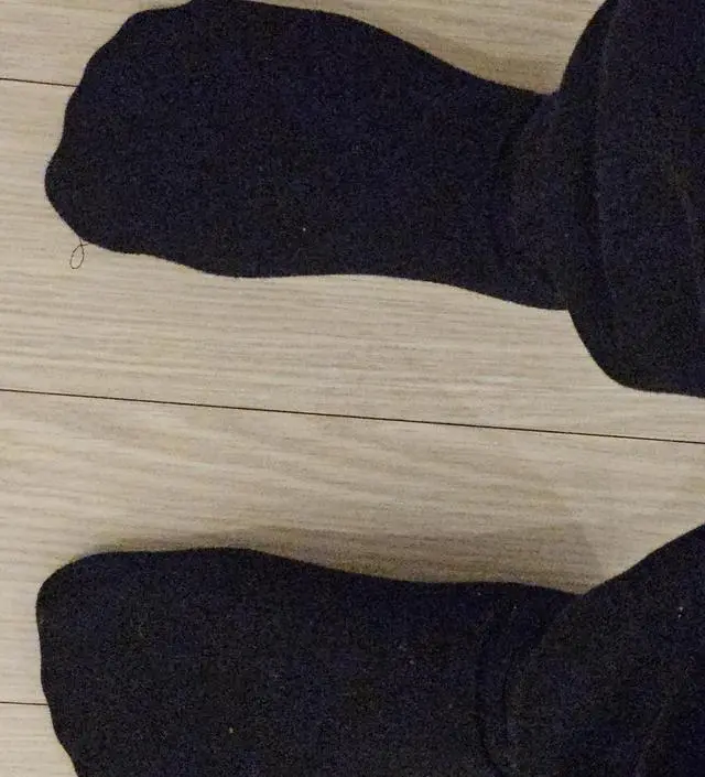 속기모 양말이라 짱짱하고 따뜻하네요. 조리원 가서 신을 용도로 구매했는데 땀배출 잘