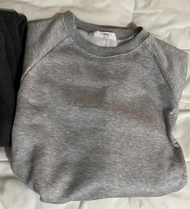 이 옷은 거의 스폰지 수준의 가벼움이여서 깜짝놀랐습니다
