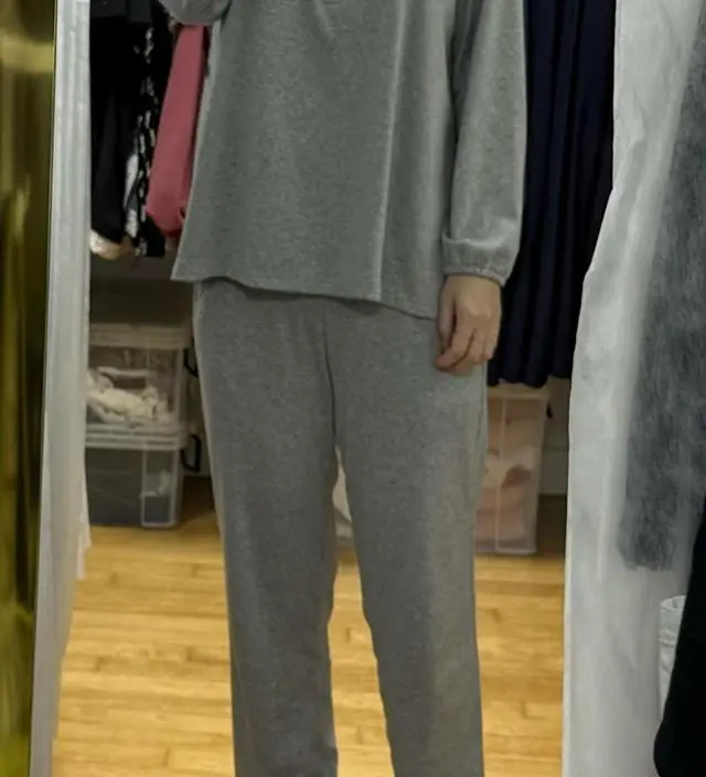 메란지 컬러는 피부에 닿아도 따끔거리지 않네요. 디자인도 괜찮고 착용감도 좋습니다~