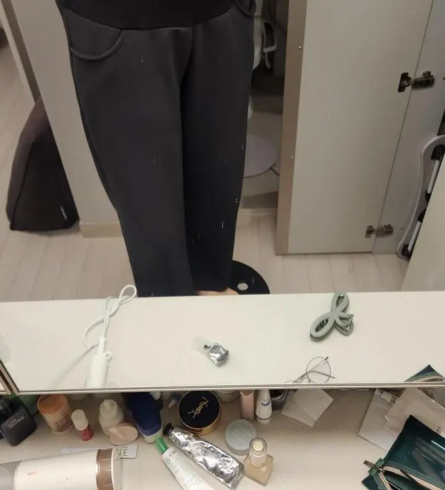 엄청 편해요!!! 두꺼워서 따뜻해요. 매우 만족해요 