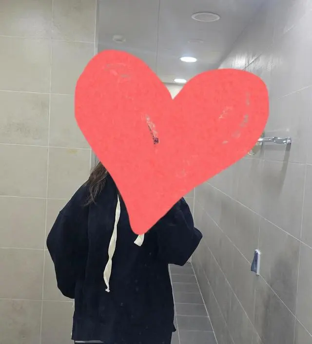 구매한지 한달정도 되었는데 품이 넉넉해서 편해요~
