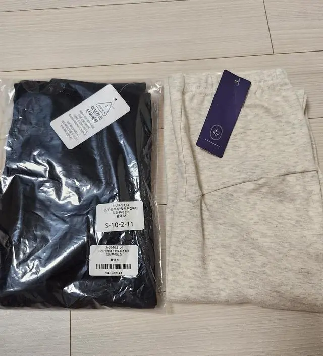 원피스에 레깅스 신어보려고 구매했는데, 좀 다리 기장이 길긴 하지만 짧은것보다는 나