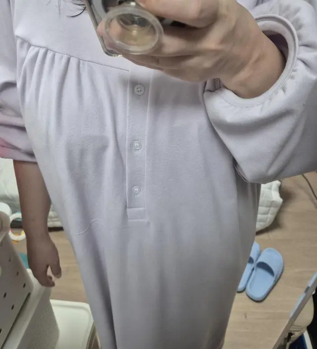 따뜻하고 원단이 도톰하고 너무 좋아요..수유할때도 너무 편해서 재구매하려고 보니 품