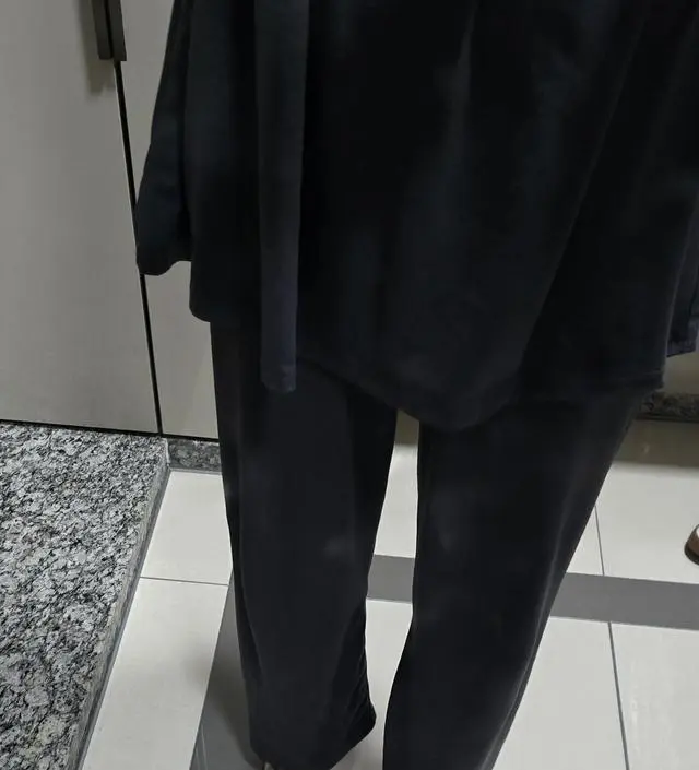 고객응대가 매우 좋아요. 상품디자인 및 색상 이쁘고 재질 좋아요.다만 마감이 아쉬워서